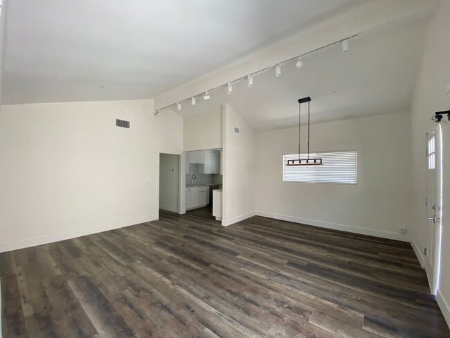 Building Photo - CDM Property