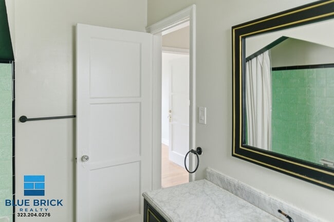 Building Photo - 1114 Figueroa Terrace