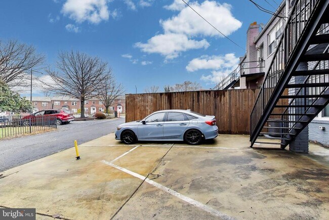 Building Photo - 924-919 19th St NE