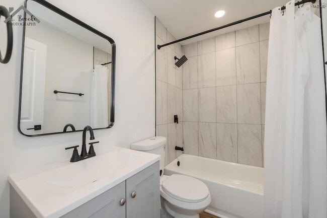 Building Photo - 103 Margaret St