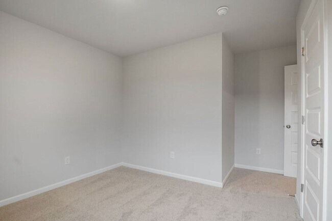 Building Photo - 813 Ashford Dr