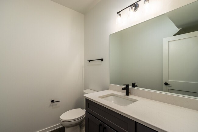 Building Photo - 1920 Edwards St