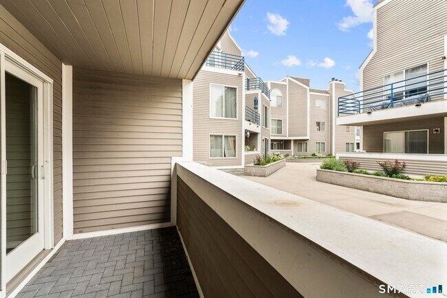 Building Photo - 95 Harbour Close