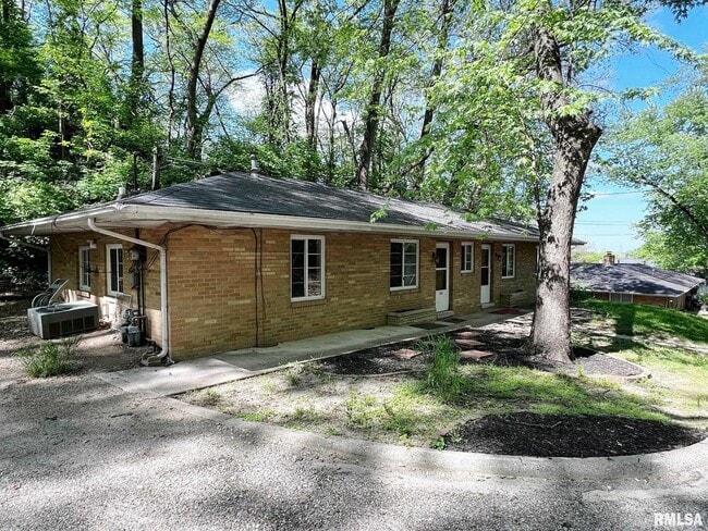 Building Photo - 112 Oakdale Ave