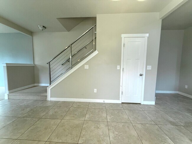 Building Photo - AVAILABLE JULY 1ST | 3 BED | 2.5 BATH | $2,295/MO