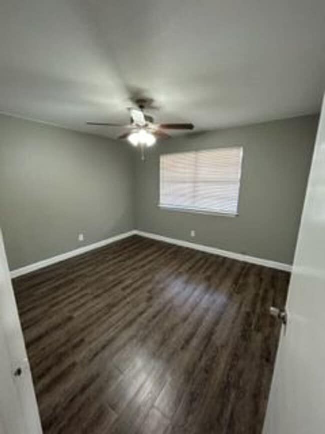 Building Photo - 400 Donnell Dr