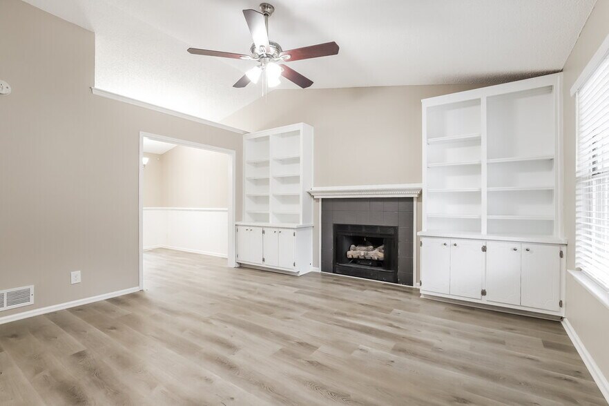 Building Photo - 1175 Riverside Trce