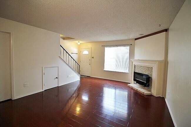Building Photo - 115 Austin Stone Dr