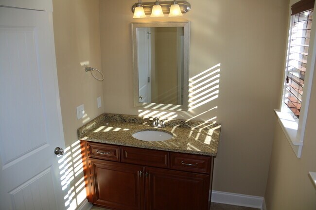 Building Photo - Executive Rental in Cypress Point S/D