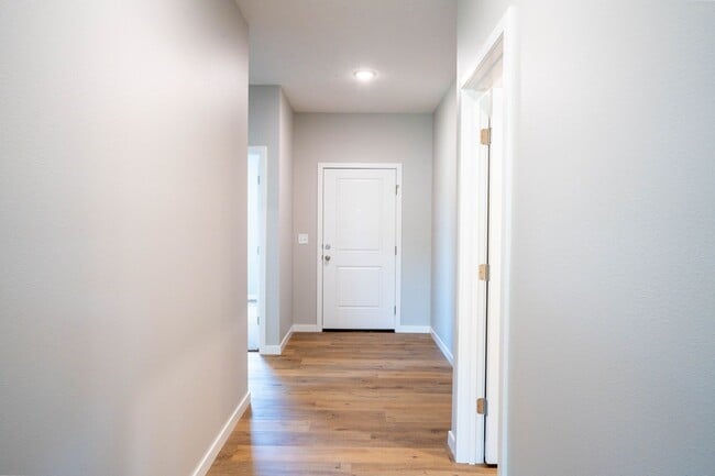 Building Photo - BRAND NEW 3 BEDROOM HOME WITH 3 CAR GARAGE
