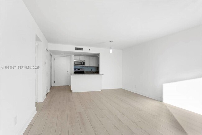 Building Photo - 770 Claughton Island Dr