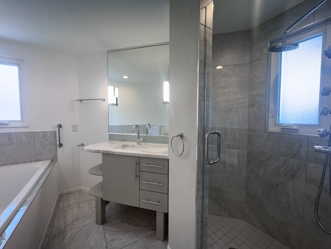 Building Photo - 306 Parkside Dr
