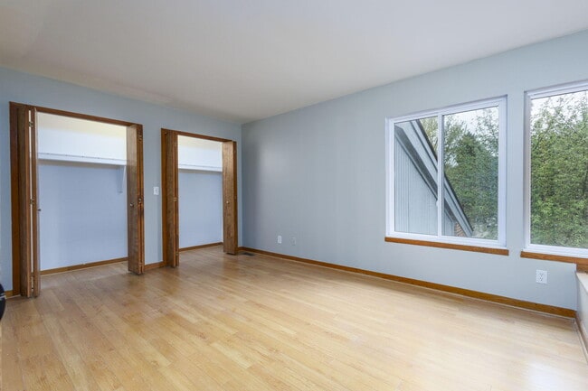 Building Photo - 5842 Niles St