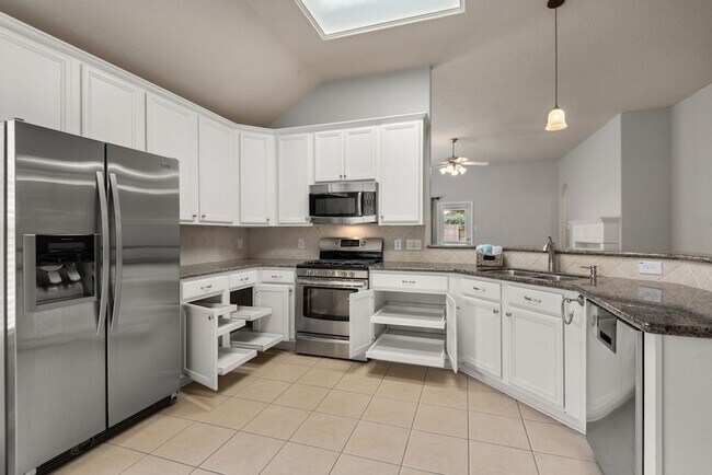 Building Photo - 26873 Armor Oaks Dr