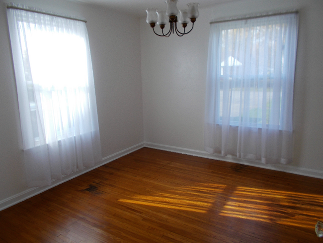 Building Photo - 25 Trumbull Ave SE