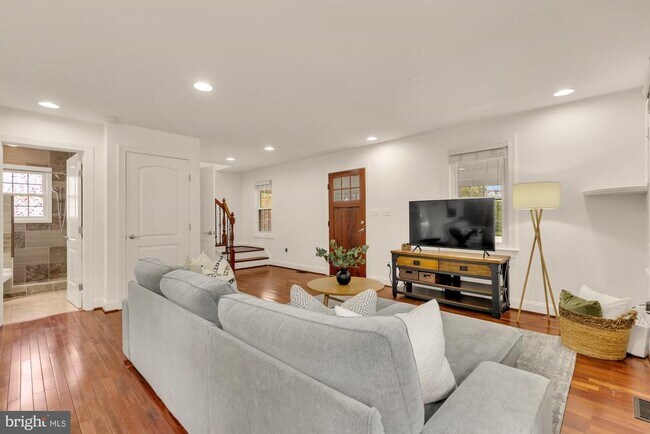 Building Photo - 8604 Woodlawn Ct