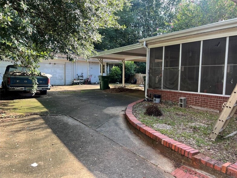 Building Photo - 3012 Biltmore Ave