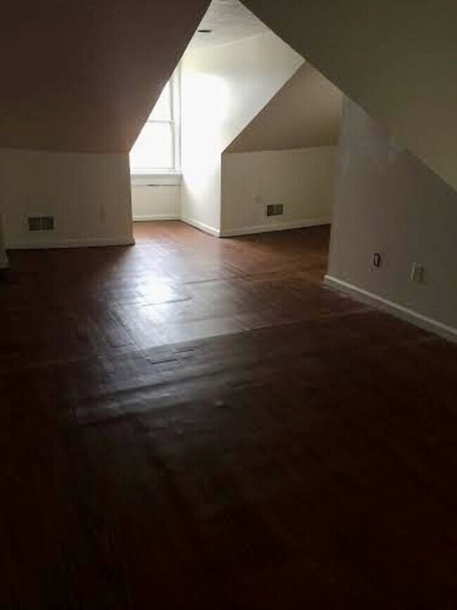 Building Photo - *** Southside Slopes Apartments * Pet Friendly * Walk to E. Carson St. * Available Now * Spacious...