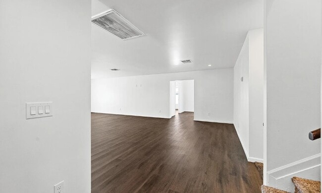 Building Photo - 1720 E Hermosa Dr