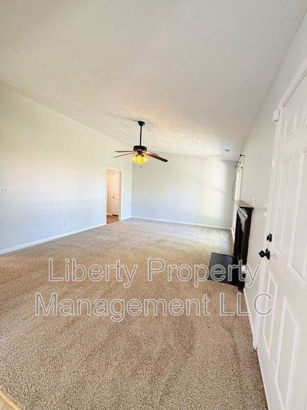 Building Photo - 1705 Veanna Dr
