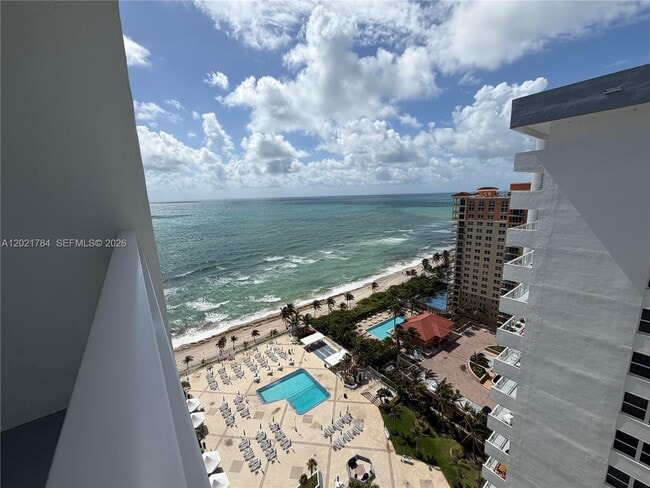 Building Photo - 2030 S Ocean Dr