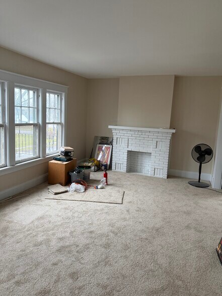 Building Photo - 75 Shoshone St