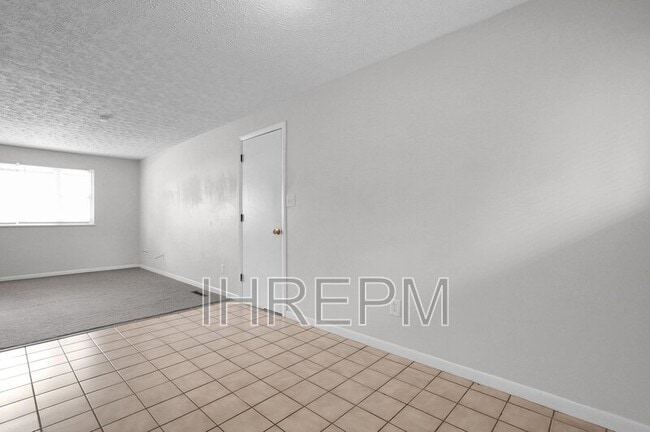 Building Photo - 6403 Roselawn Ave