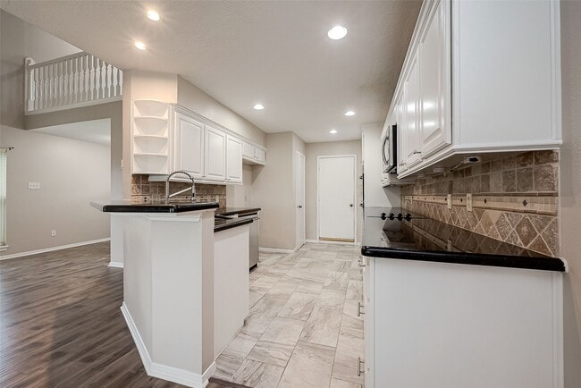 Building Photo - 131 Cove Cir