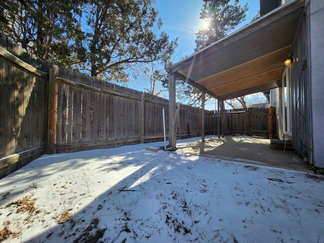 Building Photo - 1626 S Cascade Ave