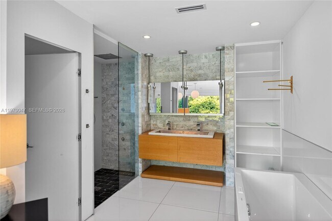 Building Photo - 1000 N Shore Dr