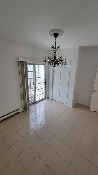 Building Photo - 768 Florence Pl