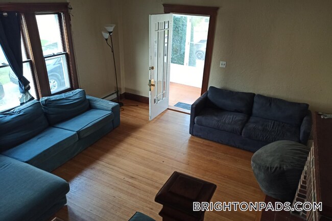 Building Photo - 31 Wade St