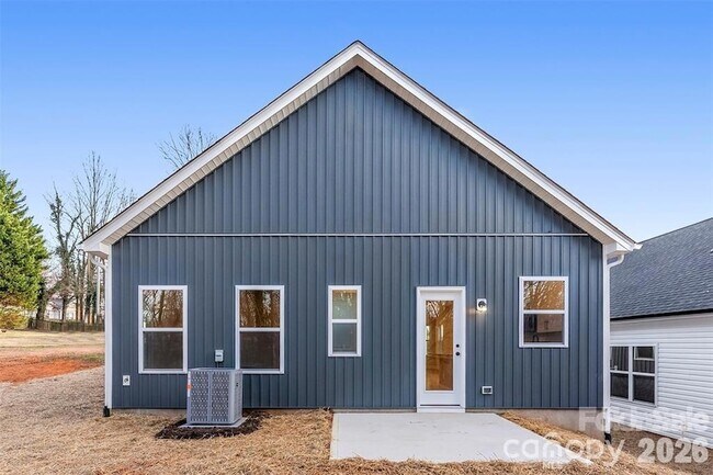 Building Photo - 1558 7th Ave Dr SW