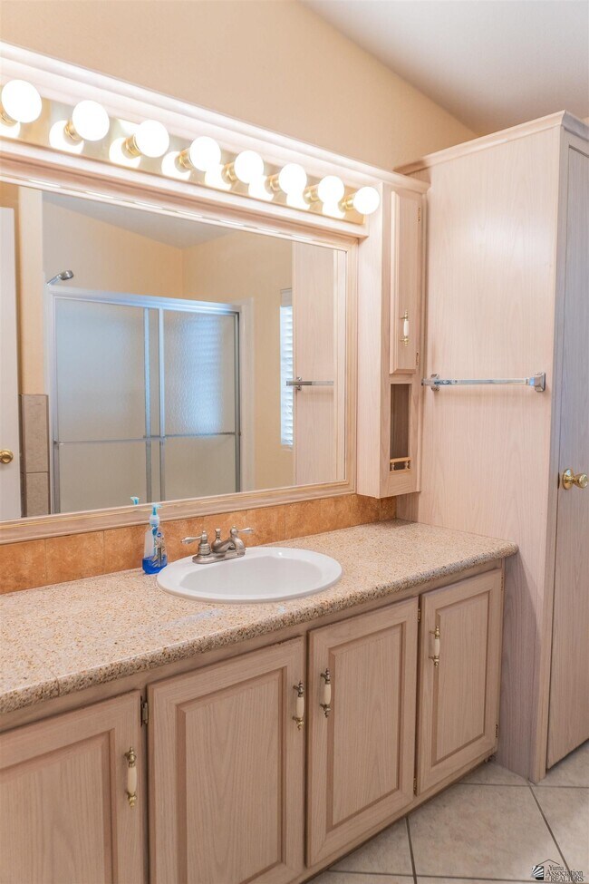 Building Photo - 10772 S Williams Ave