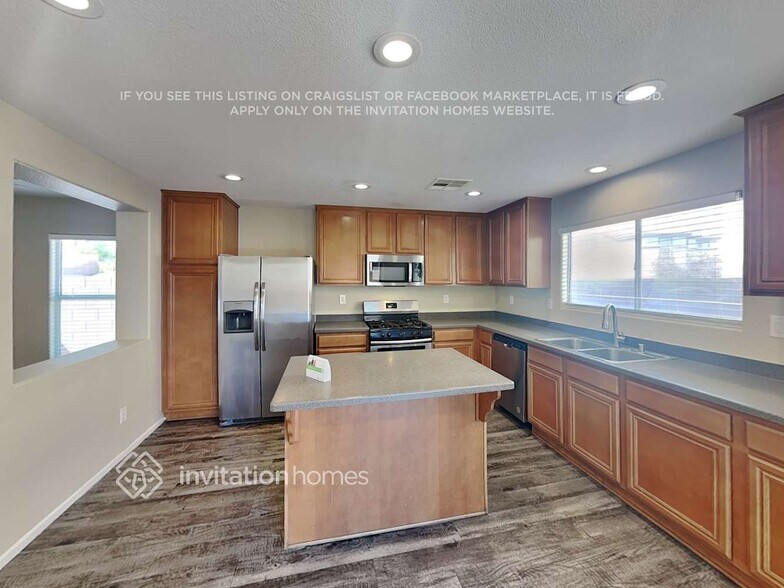 Building Photo - 682 Port Talbot Ave