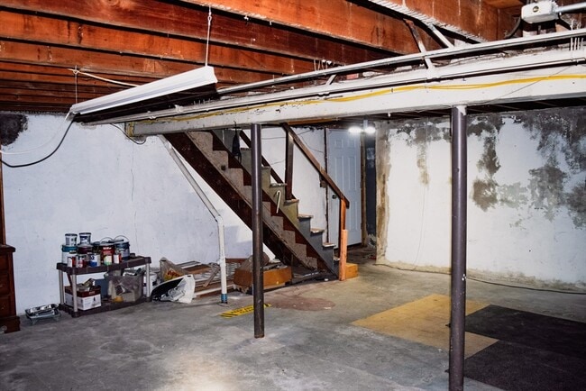 Building Photo - 77 Maryknoll St