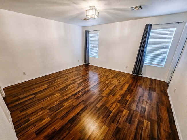 Building Photo - 3552 N Riverhaven Dr