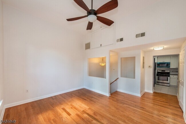 Building Photo - 15 Glenridge Ave