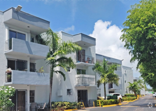 Building Photo - 2498 SW 17th Ave