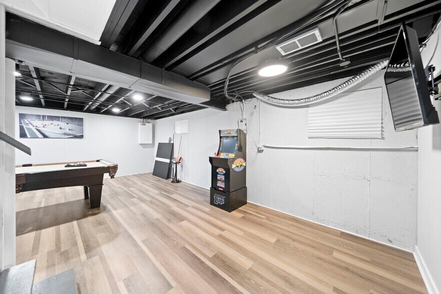 Building Photo - 334 W Central Ave