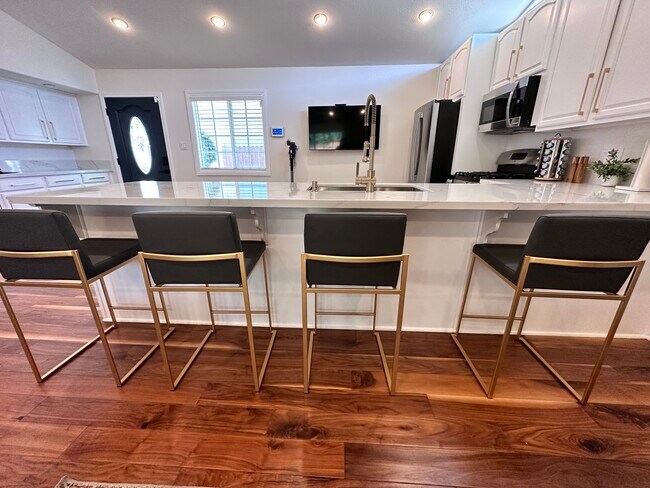 Building Photo - 9962 Pacific Ave