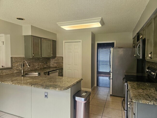 Building Photo - Knoxville 37934 - 4 bedroom, 2.5 bath - call Karen Robertson 865-454-7626