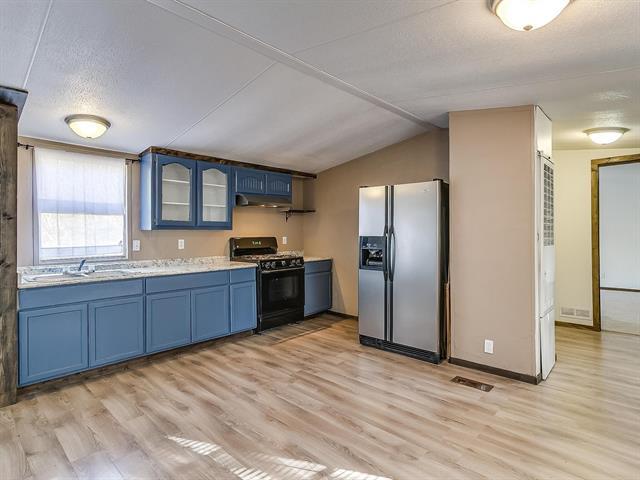 Building Photo - 1802 Whispering Oaks St