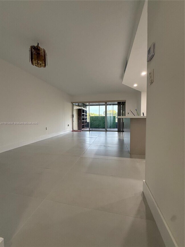 Building Photo - 14293 Kendale Lakes Cir