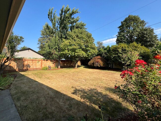 Building Photo - 5005 Eureka Way