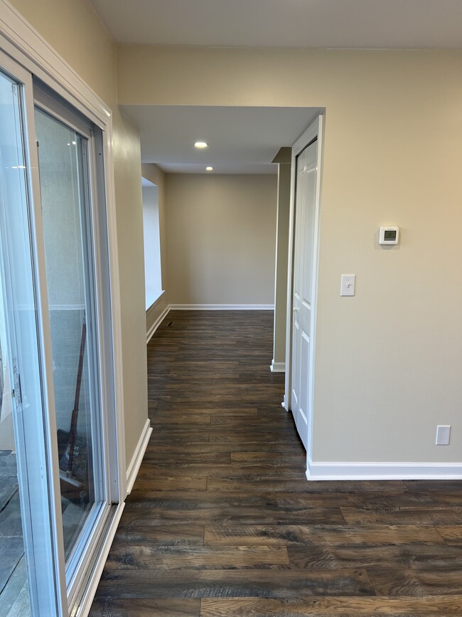 Dining Area - 2 - 149 W Kenilworth Cir
