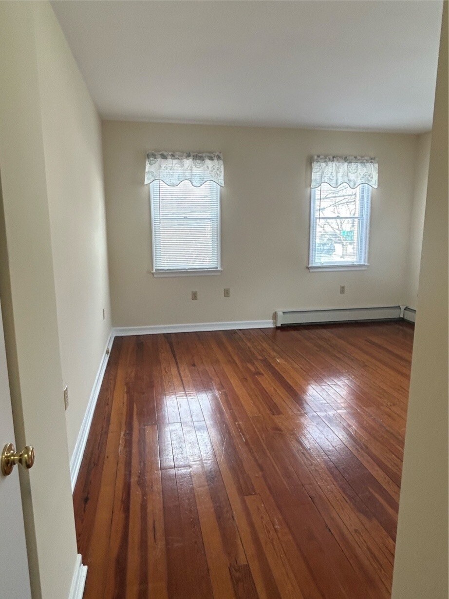 Building Photo - 226 Crane St