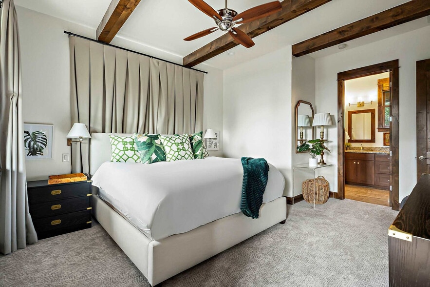 Building Photo - 19221 Lost Tree