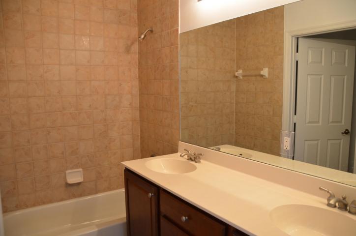 Building Photo - 37 Country Lake Cir