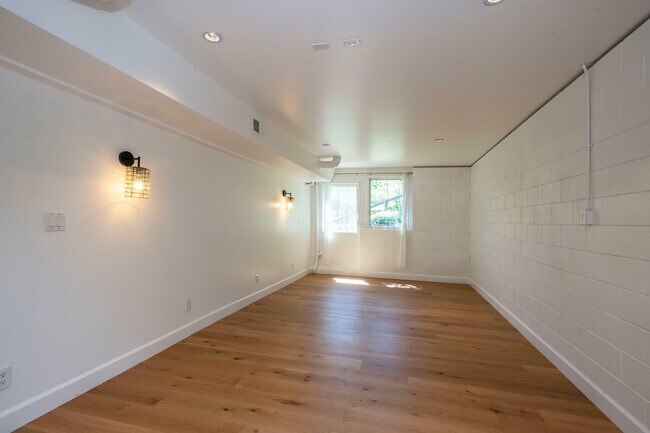 Building Photo - 920 Stagi Ct
